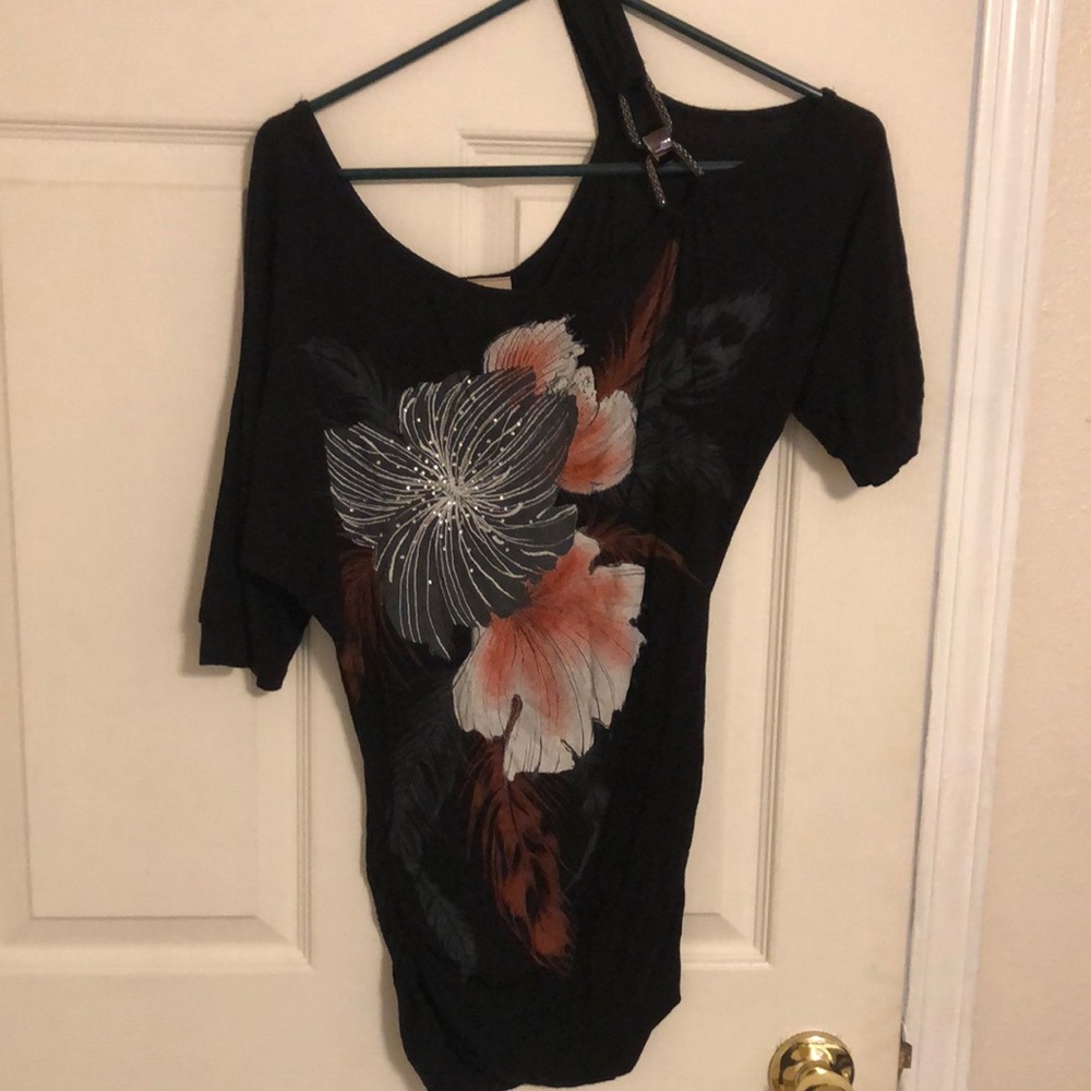 Off the shoulder blouse with flowers and feathers